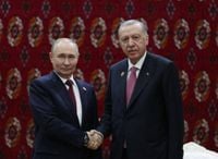 أردوغان لبوتين: تركيا مستعدة لاستضافة المفاوضات بشأن أوكرانيا
