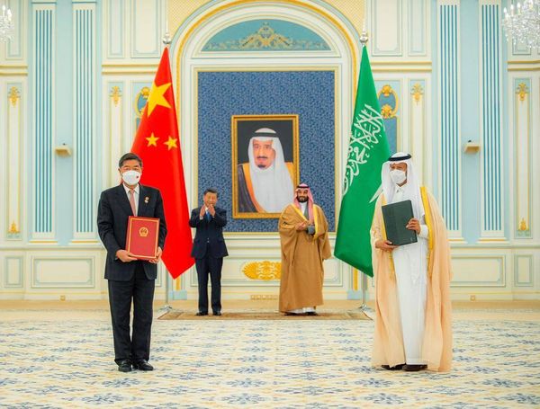 بن سلمان وشي يوقعان اتفاقيات ثنائية بين البلدين