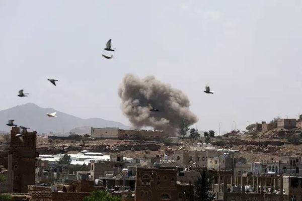 وكالة سبأ-صنعاء: الطيران السعودي يشن غارة على المنفذ الشرقي لجولة القصر في مديرية صالة في محافظة تعز