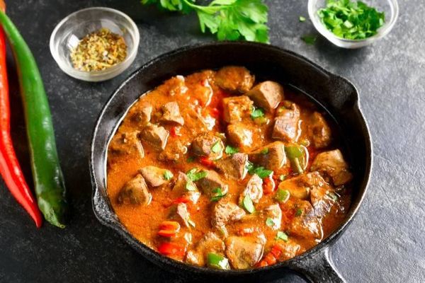 كبدة بصلصة الطماطم