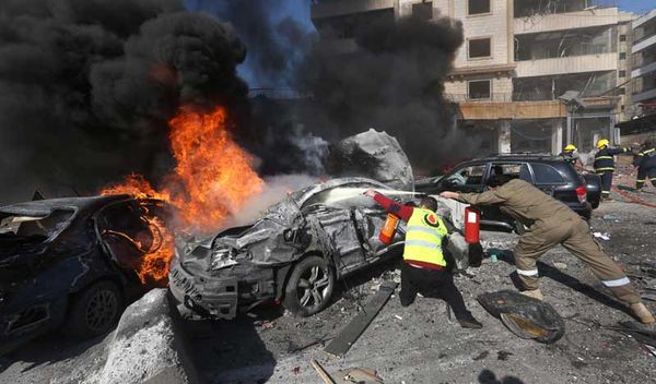 سيارتان مفخختان بـ165كلغ فجرتهما كتائب عبدالله عزام في بئر حسن ...
8 قتلى و150 جريحاً من المدنيين والاطفال.. والمشنوق وخليل وصفا تفقدوا