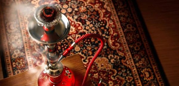 النرجيلة أخطر من السيجارة.. هذا ما يحصل بجسمك مع كل "نفس"!