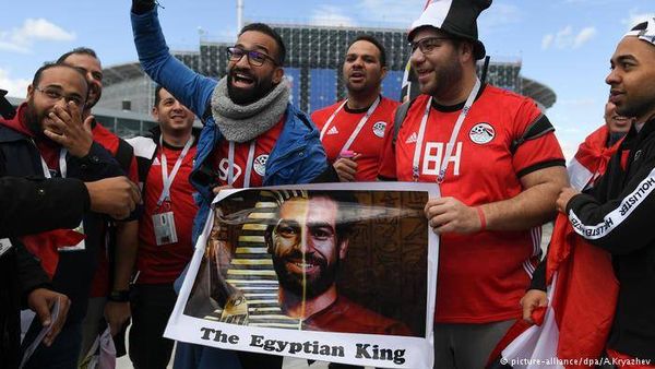 "الفراعنة" والمونديال.. الرياضة كمتنفس للهروب من الأزمات؟