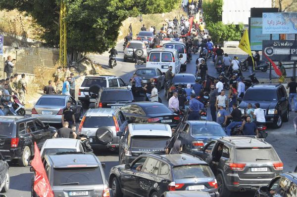 إجتماع مصيري اليوم في قصر بعبدا... فهل يعبر الاقتصاد أزمته الخانقة؟
علامات استفهام حول عملية استيراد المحروقات... ما بين التخزين والإحتكار والتهريب
سلامة يدق ناقوس الخطر ورفع الدعم أصبح أمراً واقعاً في ظل تراجع احتياط العملات الأجنبية