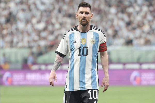 بقمصان كأس العالم... ميسي يلاحق أرقاما قياسية جديدة