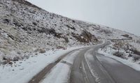 الطرقات الجبلية المقطوعة بسبب الثلوج