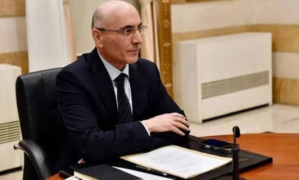 بعد تكرار رشق السيارات بالحجارة.. الحجار يوجه بتشديد الأمن على طريق المطار
