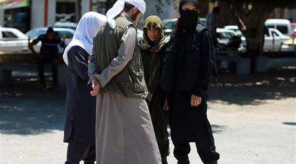 بالصور: دواعش يتجولون في غزة وسلفي يسعى لمصالحتهم مع حماس
