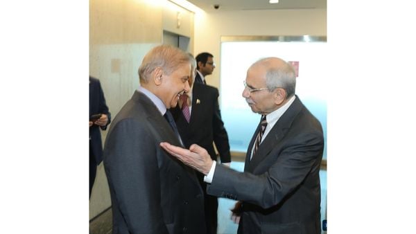 سلام يطالب بدعم مسار الدولة.. وشهباز شريف يؤكد مساندة لبنان