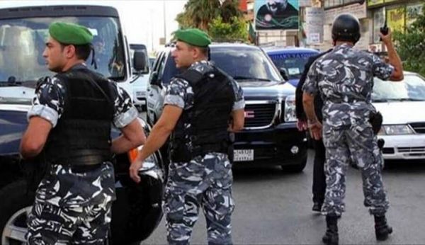 بالجرم المشهود...  حاولا نشل حقيبة وقوى الأمن تتحرّك