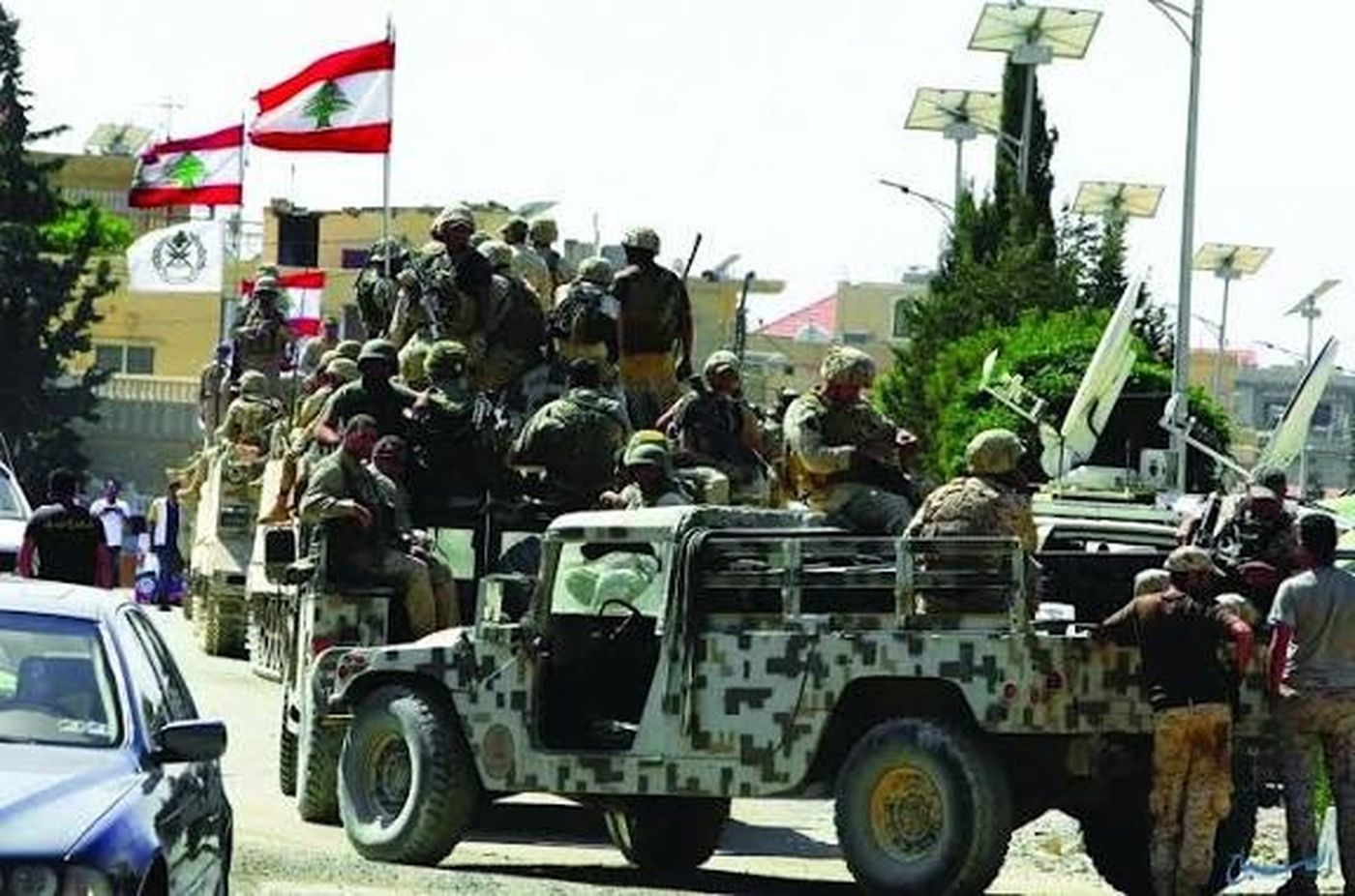 مداهمات وحواجز للجيش.. توقيف 135 شخصاً وضبط أسلحة وذخائر