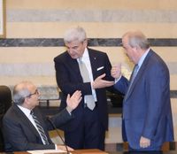 مجلس الوزراء: توافق على تعريف الفجوة الماليّة... واستكمال النقاش الجمعة
تقرّر تسديد أموال المودعين بما لا يقل عن 1500 دولار شهرياً مع تحرير عدد كبير من الحسابات