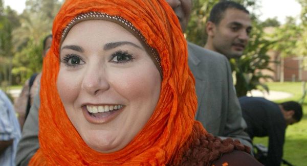 أول ظهور عام للفنانة صابرين بعد خلعها الحجاب... صور