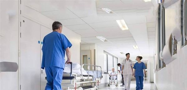 إعلامية شهيرة تعاني من السرطان.. وزميلتها تخرج عن صمتها! (صور)