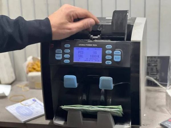 الدولار يتجه نحو تسجيل أفضل أداء أسبوعي منذ تشرين الثاني 2025