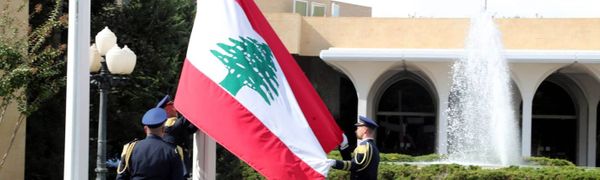 تحرك سعودي لتسريع انتخاب الرئيس... وبري يدعو للاستثمار على نتائج القمة العربية
مفاوضات «القوات» و«التيار» الى المربع الاول... الان عون لـ«الديار»: صفحة أزعور طُويت
توجه حكومي لترك التعاطي مع المذكرة الفرنسية ضد سلامة للمسار القضائي اللبناني