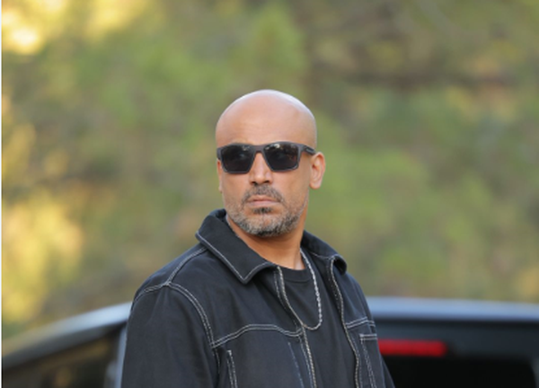 محمد يحيى يستقبل عام 2026 بأغنية 