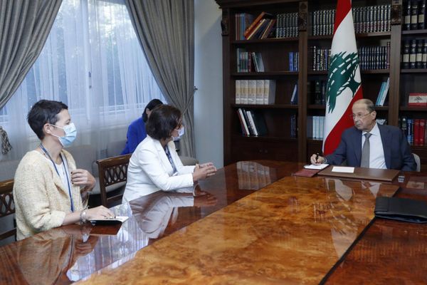عون عرض مع رشدي الأوضاع الانسانية في لبنان