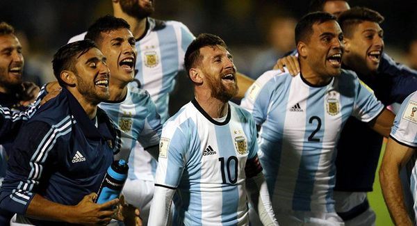 شاهد كيف احتفل ميسي بتأهل الأرجنتين إلى كأس العالم 2018 (فيديو)