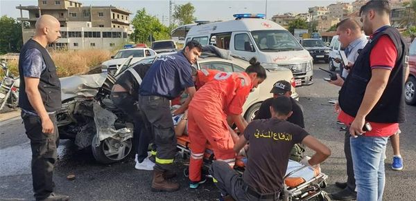 حادث مروّع في نهر إبراهيم: جوزف أصيب بكسور برجليه.. وهذا ما حلّ بالسائق الثاني
