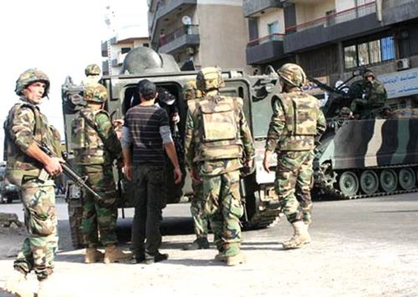 اشتباكات عنيفة ليلاً وشهداء وجرحى للجيش بعد عمليات دهم واعتقالات ...
الأمرة للجيش لـ6 أشهر ونفي لتحويل طرابلس الى منطقة عسكرية ...
600 دركي ينتشرون في مناطق التماس اليوم وأمراء المحاور لن يلتزموا