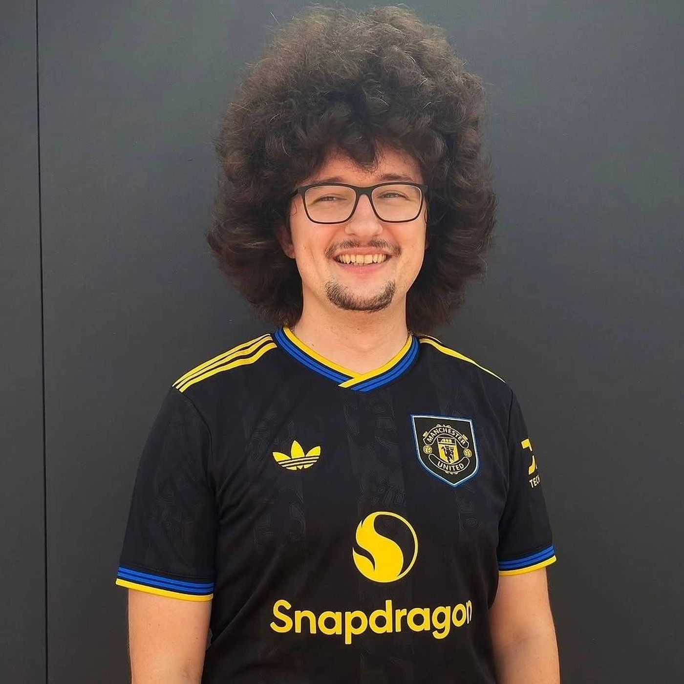 انتصار واحد يفصل بينه وبين الحلاقة؟