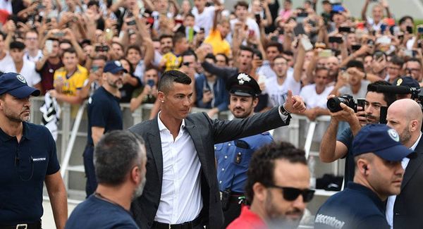 استقبال حاشد لرونالدو في ناديه الجديد (صور+فيديو)