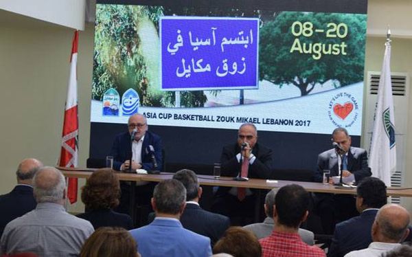 خلال مؤتمر صحافي حاشد حول كأس آسيا
بيار كاخيا : رئيس البلدية وعد ووفى
ايلي بعينو : ادعو الدولة الى المساعدة