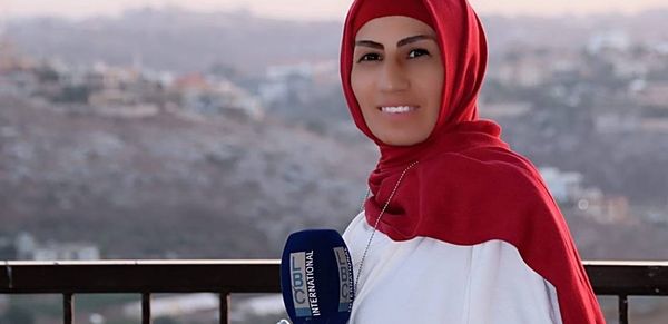 نجاة الزميلة رنا جوني بأعجوبة جراء غارة على بلدة دير الزهراني واصابتها طفيفة