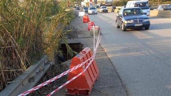الاشغال" تواصل أعمال معالجة
انهيار حائط الدعم على جسر عمشيت