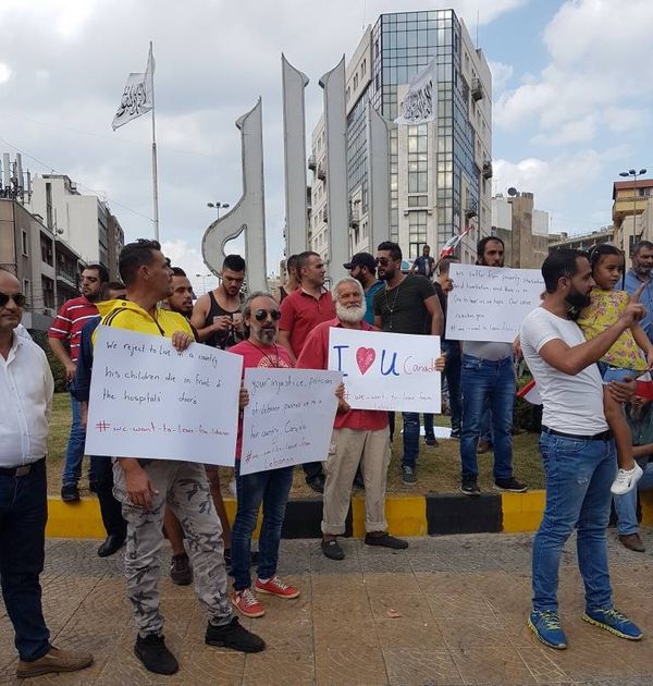 () بدء توافد المعتصمين الى ساحة النور في طرابلس