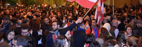 مصرف لبنان يتحمل مسؤولية إقراض الدولة من دون قيامها بإصلاحات
قمّة الوقاحة... يقترحون اقتطاع أموال ويُهرّبون أمّوالهم إلى الخارج
يعتمدون على مصرف لبنان لتمويل العجز والاستيراد والدين.. وتجاهلوا الفساد