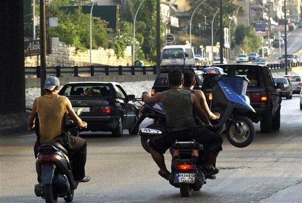 أخطر وسائل الاحتيال في شوارع طرابلس:
يرمون أنفسهم أمام السيّارات للابتزاز