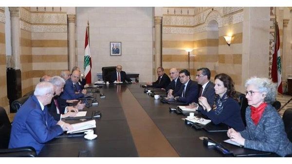 اجتماع في السرايا يبحث المسار التفاوضي والوضع الميداني