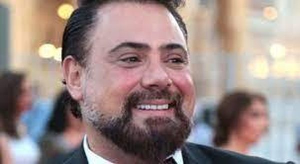 درع الإبداع والتميز لـ رئيس مهرجان إضافة المخرج سام سعد