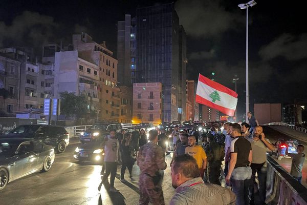 «مسرحية» الاذلال مستمرة «ولعبة» شراء الوقت تعطّل المبادرة الحكومية
الحريري يصف لقاءات البياضة «بمضيعة الوقت»: باسيل «حالة مرضية»
ماكرون يتوقع الاسوأ وصندوق النقد «ينعى» الاجراءات المالية «الترقيعية»
