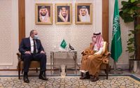 وزير الخارجية السعودي يبحث مع مبعوث زيلينسكي أزمة أوكرانيا