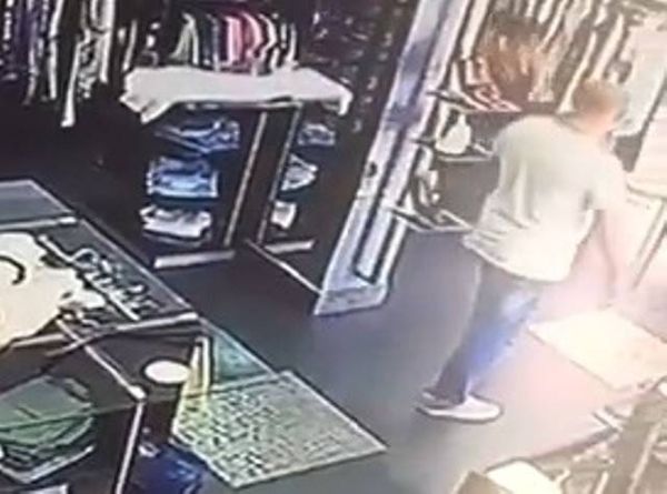 بالفيديو..احتيال وسرقة في نيو جديدة: زوجة وهمية أوقعت الموّظفة بالفخّ!