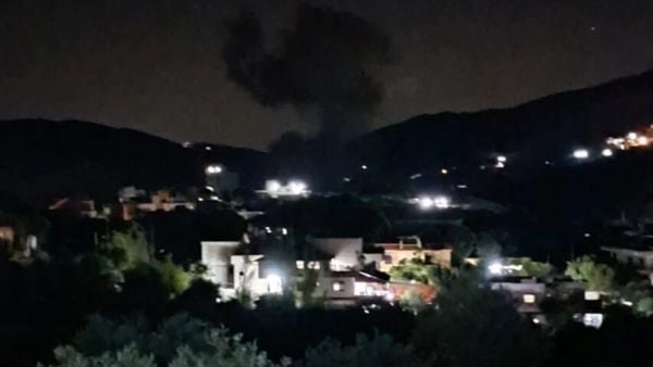 تفجيرات متتالية ينفذها الاحتلال في بلدة المنصوري جنوب لبنان