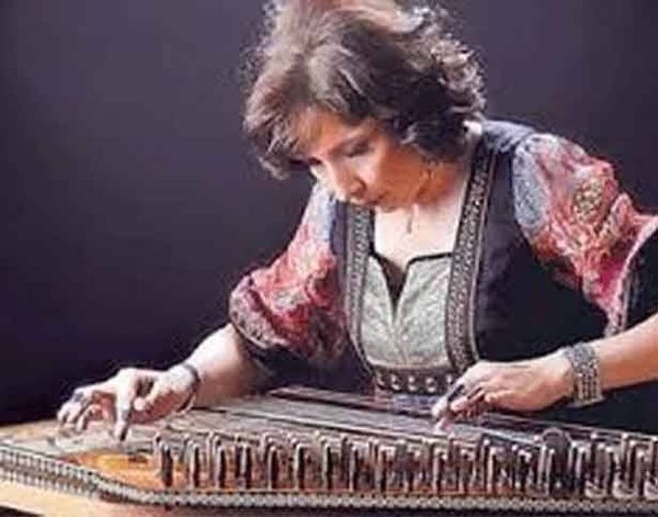 «سيّدة القانون «رحلت تاركة بصمات تاريخيّة على آلة القانون بقيت منارة للأجيال