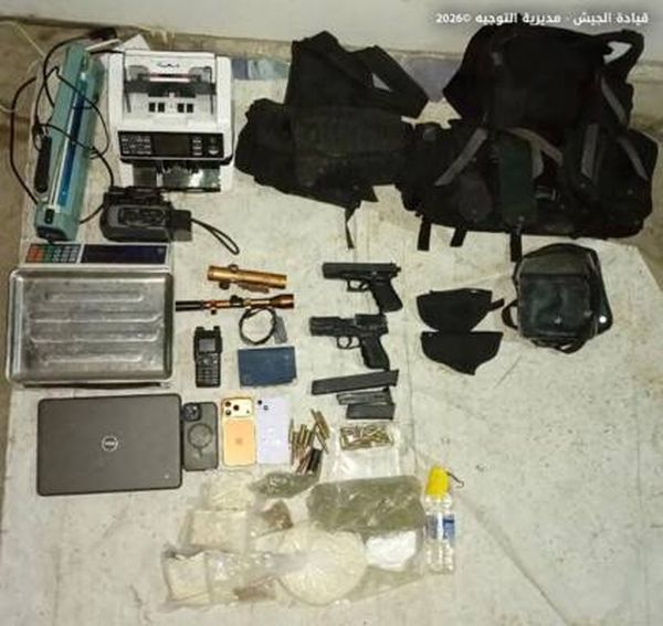 الجيش: توقيف مواطنَين لارتكابهما جرائم
منها إطلاق النار على دوريّة للجيش