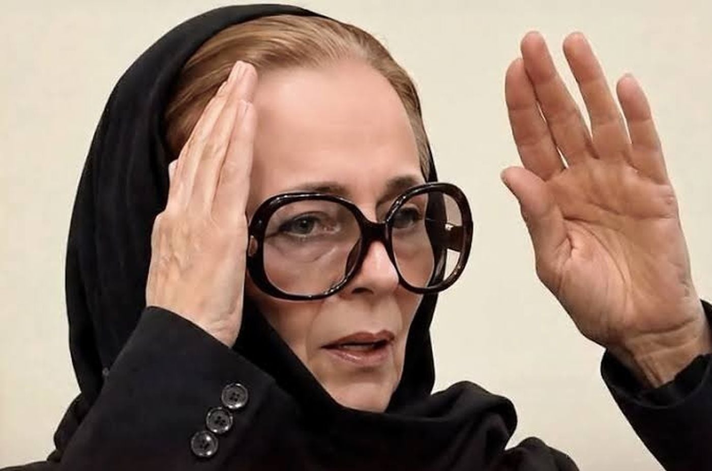 نجلاء فتحي تكسر عزلتها بعد سنوات