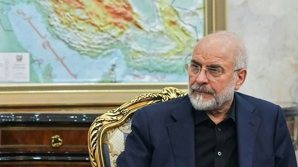 قاليباف: العلاقة بين الصين وإيران لا تحتاج إلى موافقة أحد