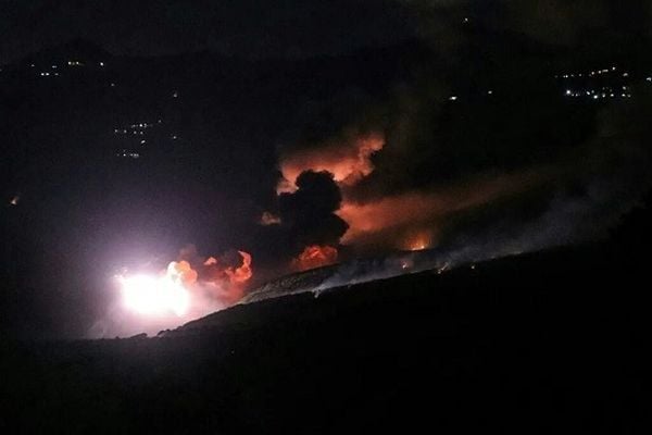 قصف مدفعي اسرائيلي يستهدف وادي خنسا عند أطراف كفرشوبا في جنوب لبنان.