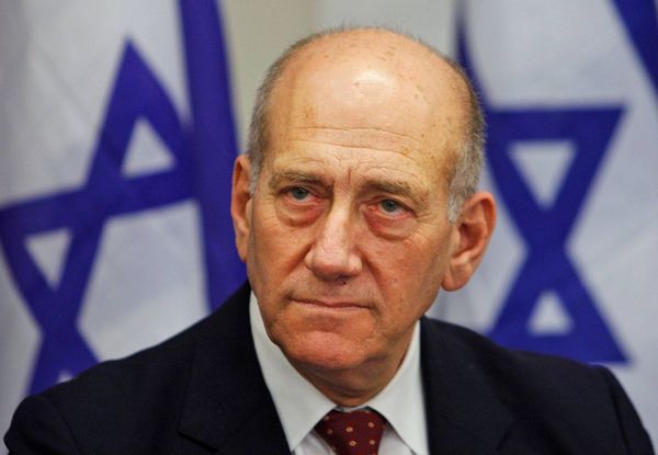 أولمرت: لتدخل دولي يوقف التطهير العرقي ضد الفلسطينيين