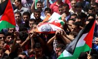 تشييع جثامين 50 شهيداً في غزة بعد انتشالهم من تحت ركام منازل قُصفت في الأشهر الأولى من الحرب