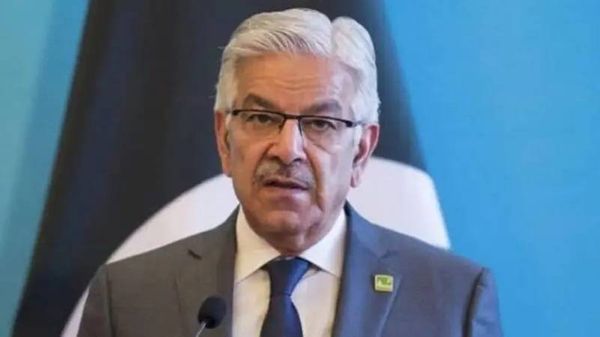 وزير الدفاع الباكستاني يحذر أفغانستان: سنهاجم مرة أخرى إذا لم تُردع حركة طالبان