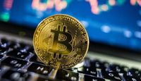 انخفاض سعر البيتكوين إلى أقل من 24 ألف دولار