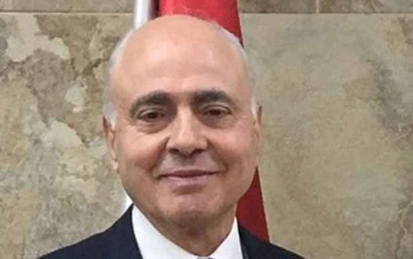 العميد بانو المرشّح عن الأقلّيات في بيروت الأولى:
شعاري «من خدمة الوطن الى خدمة المواطن»