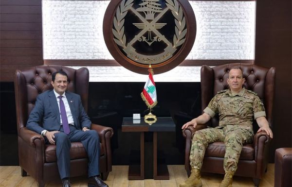قيادة الجيش: العماد رودولف هيكل بحث مع السفير القطري في لبنان آخر المستجدات وشكره على دعم قطر للمؤسسة العسكرية